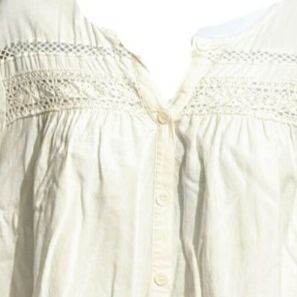 WHITE TOP WITH ROLL BUTTON SLEEVES BACKGROUND100% RAYON HIGHLIGHTS 100% COTTON - Picture 6 of 7